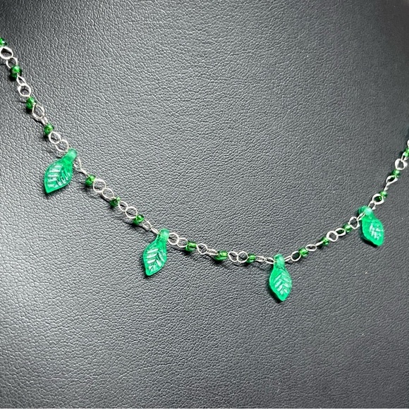 VTG Green Leaf Delicate Link Chain Necklace 16" - Picture 2 of 6